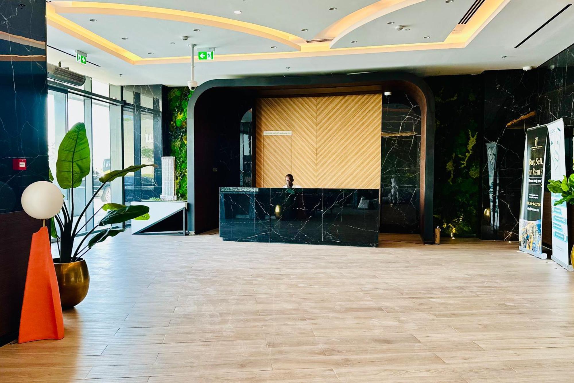 Vserve 1 Bedroom With Stunning Skyline Views Apartment