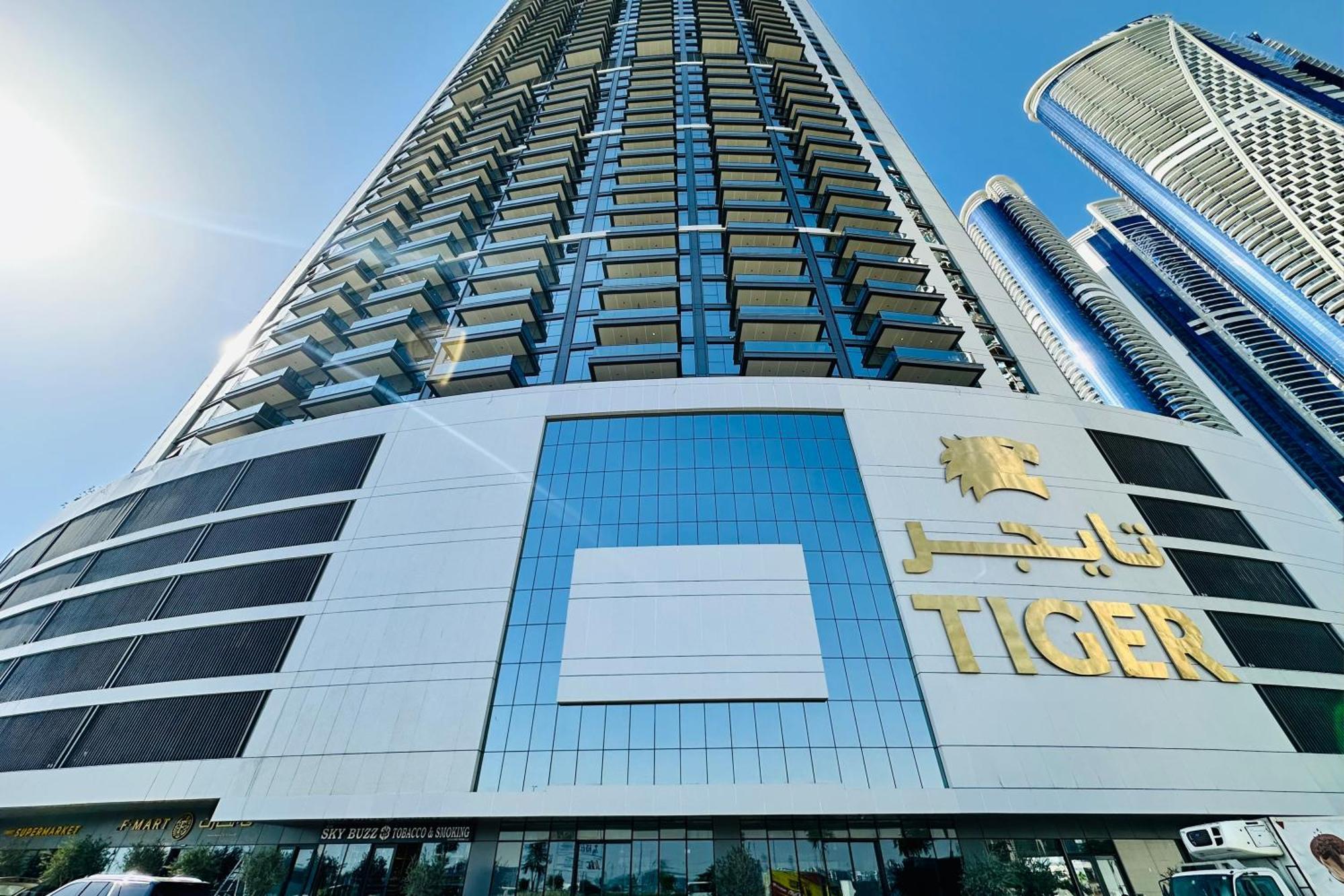 Vserve 1 Bedroom With Stunning Skyline Views *