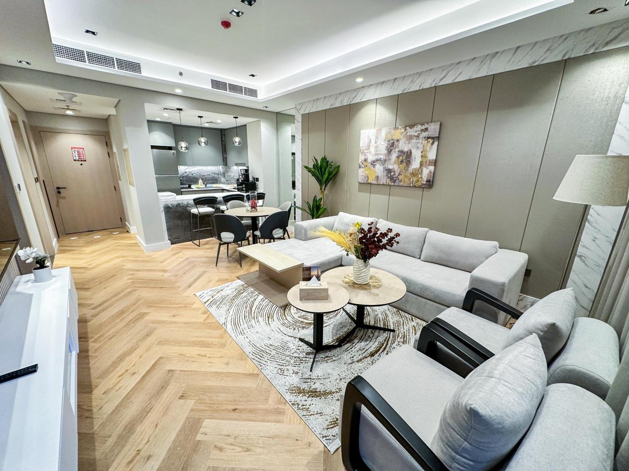 Vserve 1 Bedroom With Stunning Skyline Views *